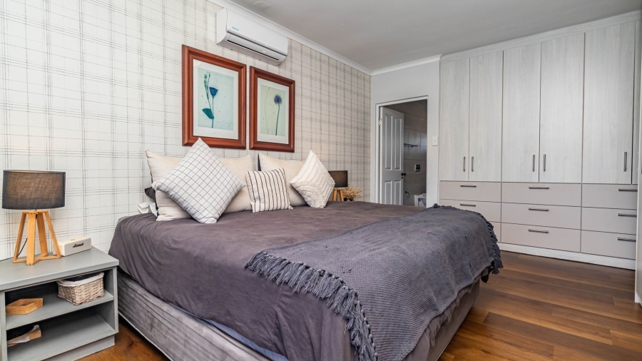 6 Bedroom Property for Sale in Hunters Home Western Cape